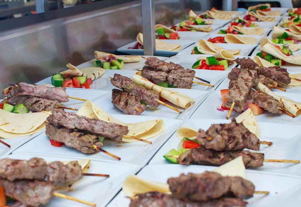 Gänge Menü mit Grillspiessen für Catering in Köln