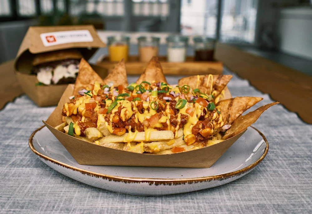 Streetfood Fritten mit Ketchup für Catring-Event in Düsseldorf