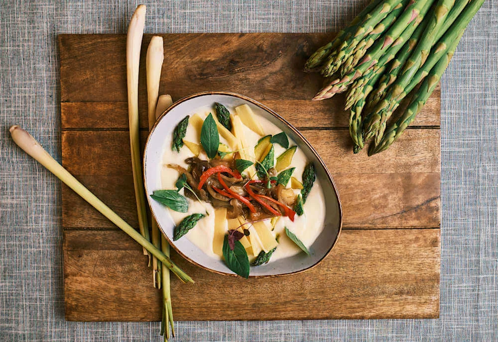 Ein vegetarisches Gericht Deluxe mit Dekoration vom Catering Service